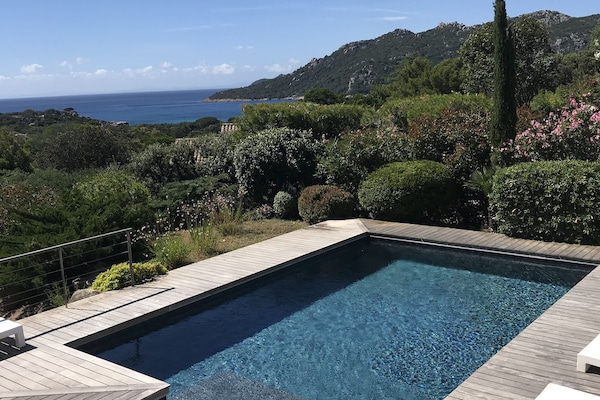 vue mer , terrasses et piscine chauffée