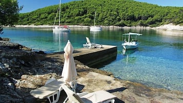 Plage, chaises longues, serviettes de plage