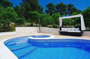Piscine extérieure, piscine chauffée