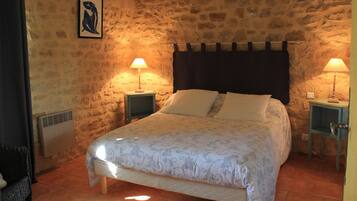 2 bedrooms, iron/ironing board, travel crib, free WiFi