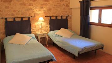 2 slaapkamers, een strijkplank/strijkijzer, reisbedje, gratis wifi