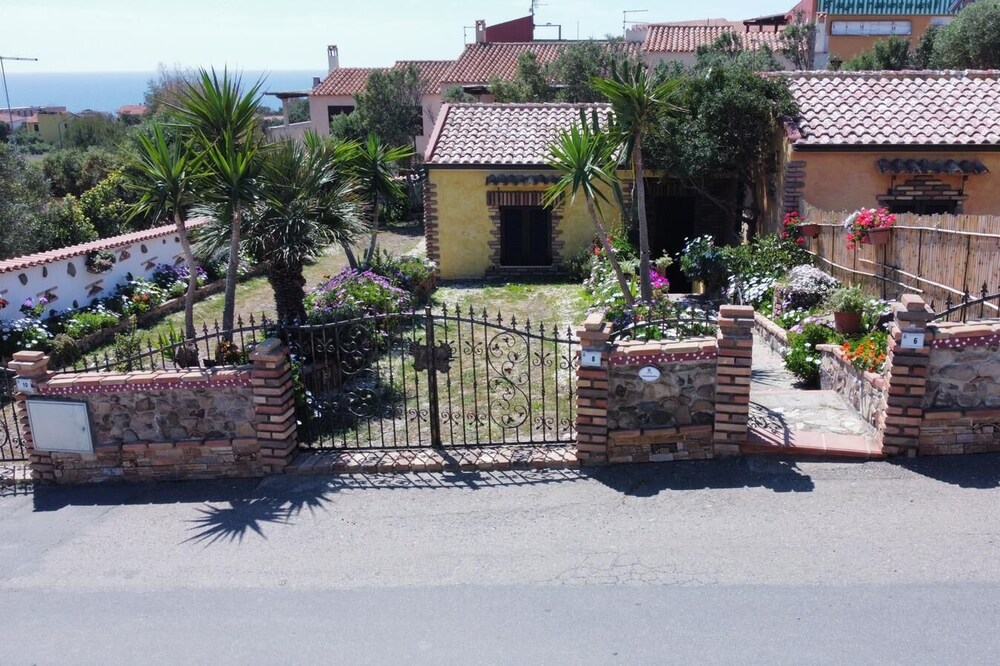 Villa in the center of Torre dei Corsari - sea view (300 meters from the sea)