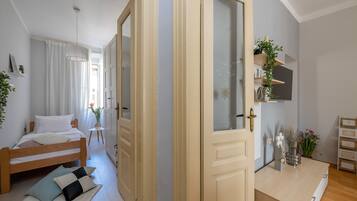 2 bedrooms, iron/ironing board, free WiFi, bed sheets