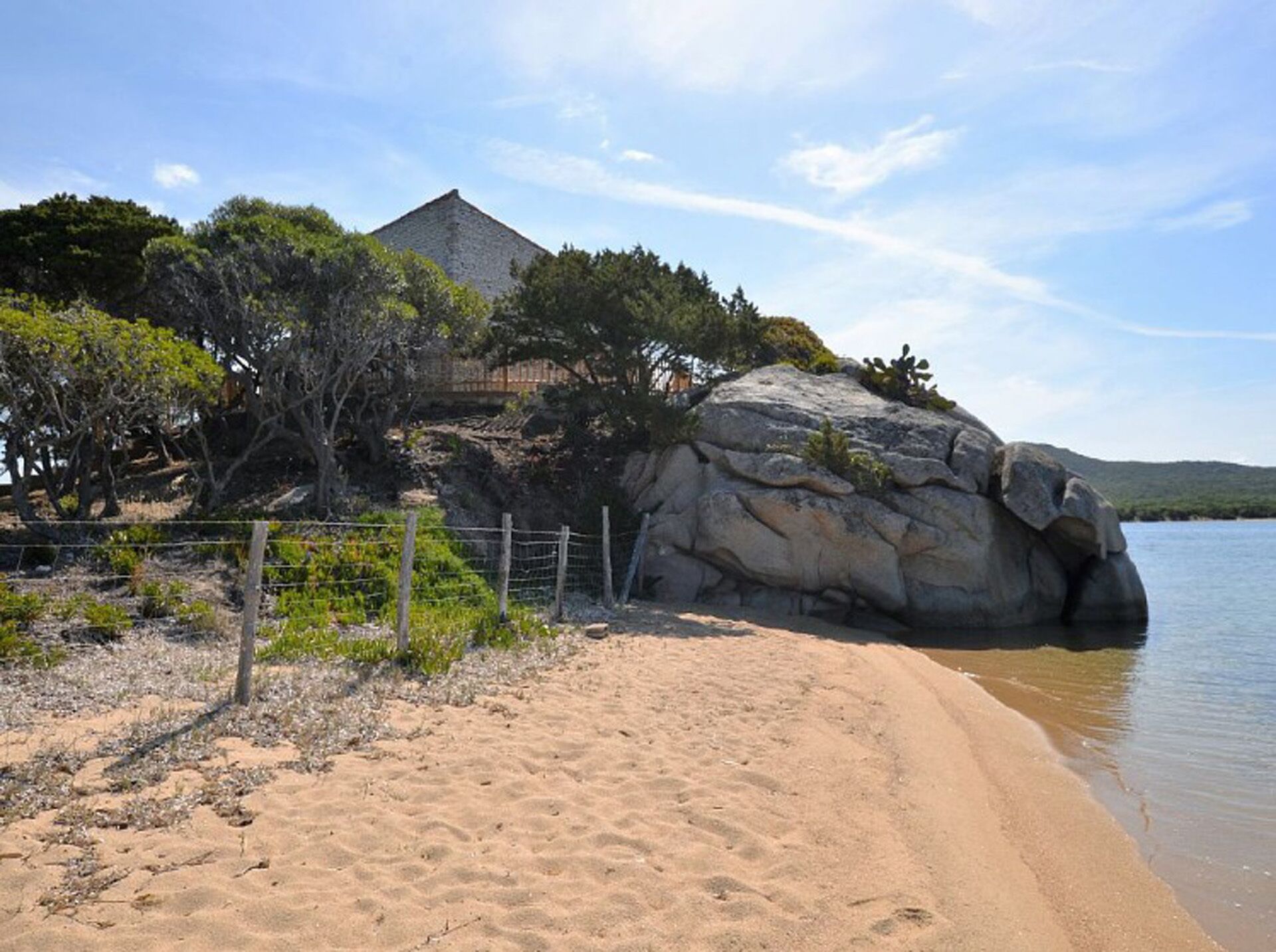 Plage, chaises longues