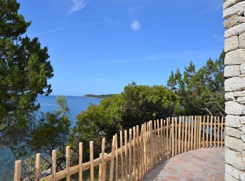 In Pianottoli-Caldarello, bonifacio Steinvilla, Füße im Wasser
