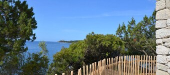 I Pianottoli-Caldarello, bonifacio stenvilla, fødder i vandet