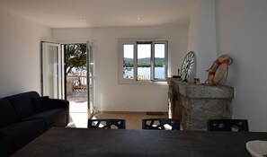 Interior - In Pianottoli-Caldarello, bonifacio stone villa, feet in the water (Pianottoli-Caldarello)