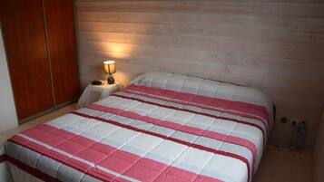 6 bedrooms, iron/ironing board, WiFi