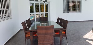 Villa luxueuse, 3 chambres, piscine privée, vue sur le jardin | Terrasse/patio