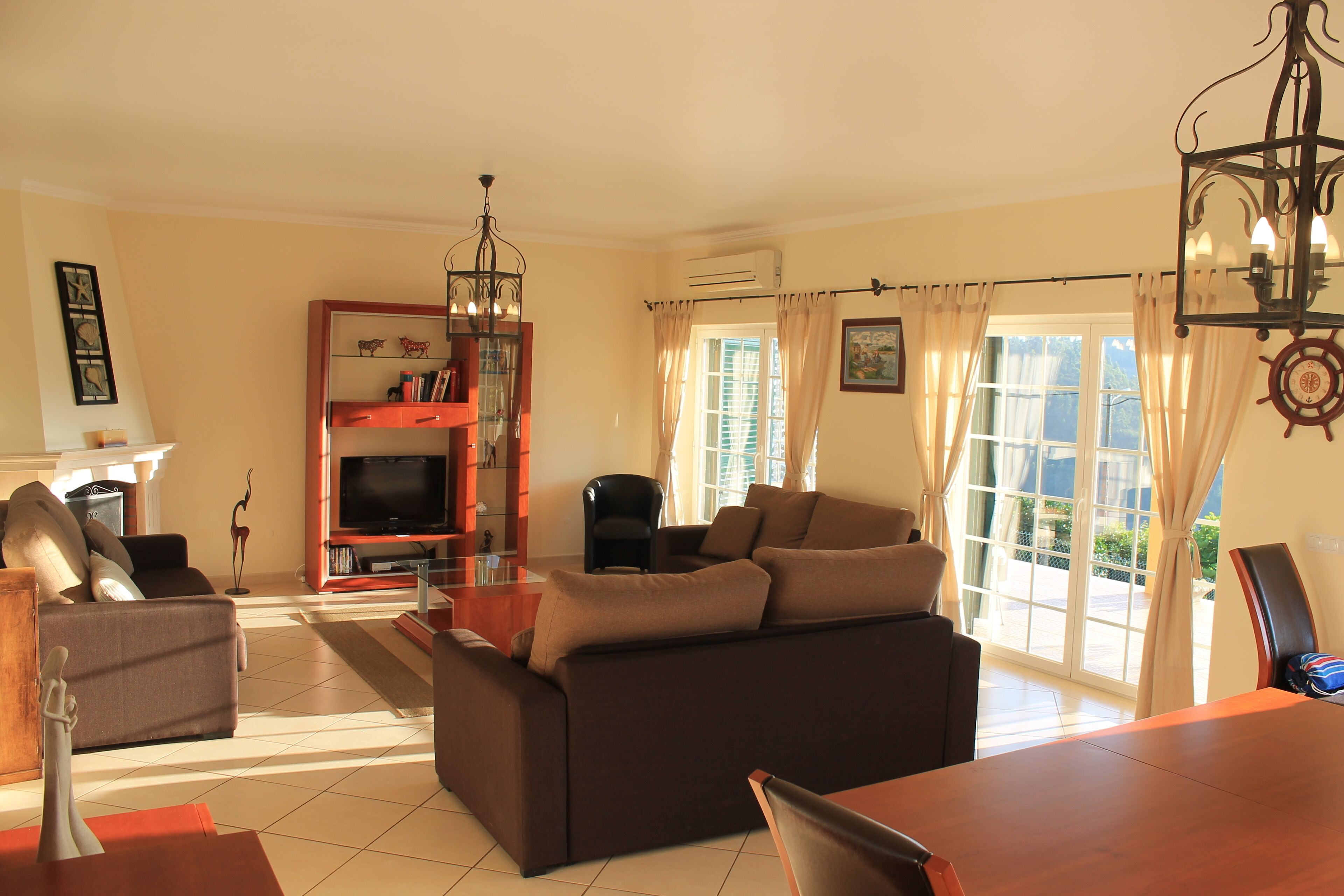 TV, DVD player, table tennis, books