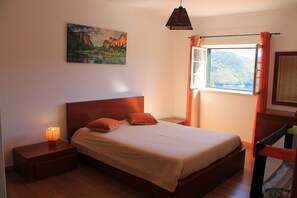 3 chambres, fer et planche à repasser, Wi-Fi, literie fournie