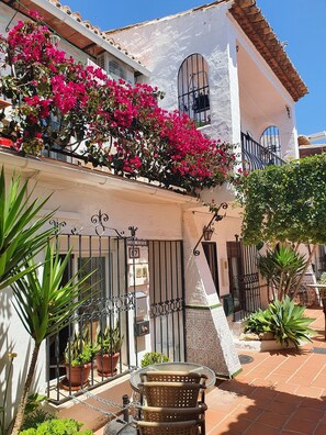Exterior - Stylish Townhouse in Parador Nerja – Rooftop, Pools & Steps from the Beach (Nerja)