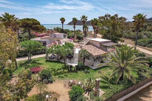 Villa by the sea, close to the harbor and in the marine protected area of Capo Carbonara