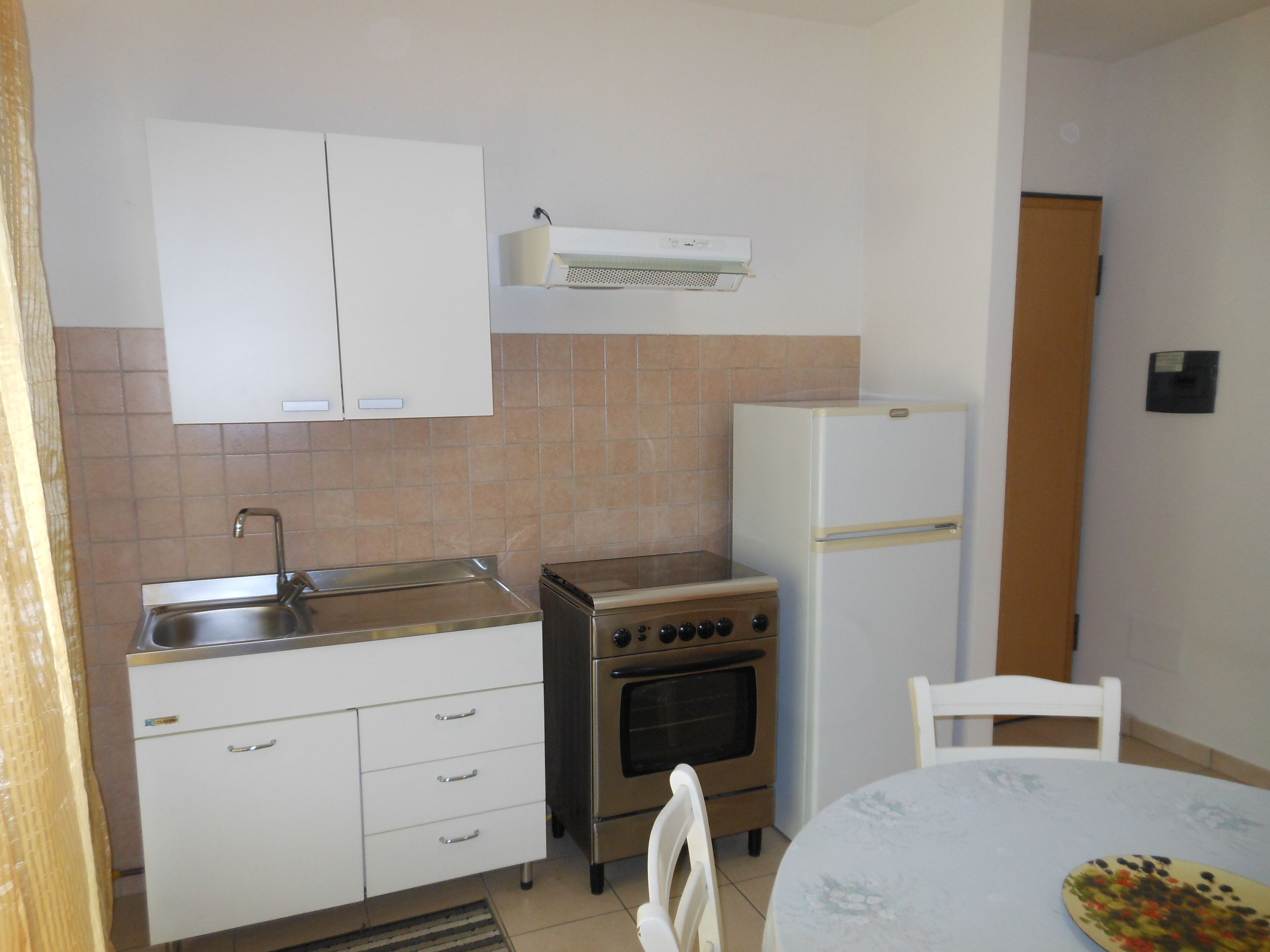 Practical and welcoming three-room apartment 50 m from the beach.