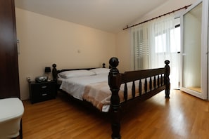 Departamento (Bob graditelj) | Ropa de cama de alta calidad y tabla de planchar con plancha 