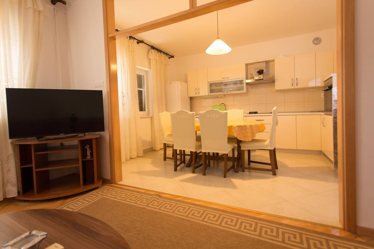 Apartamento (Slonic) | Área de estar | TV de tela plana