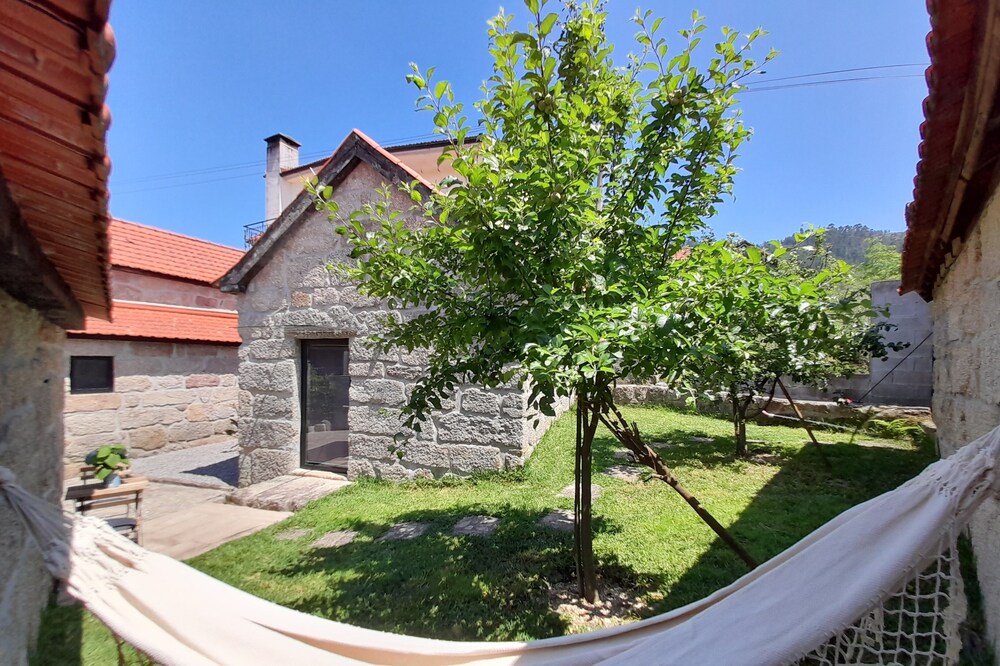 Casas do Arrabalde, Guest accommodation, village of Gouveia, S. Simon Amarante