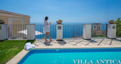 Ancient villa with fantastic sea view and swimming pool just a few minutes from Positano
