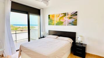 2 bedrooms, iron/ironing board, travel cot, free WiFi