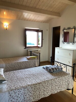 5 Schlafzimmer, Bügeleisen/Bügelbrett, WLAN, Bettwäsche