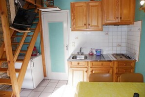 Fridge, microwave, oven, stovetop - Holiday in Southern Brittany (Névez)
