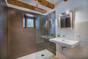 Bathtub, hair dryer, towels
