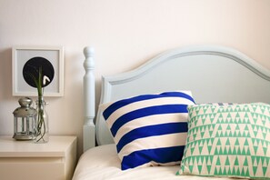 3 bedrooms, iron/ironing board, travel cot, free WiFi - Casa Azul - wonderful seaside apartment in Nazaré - Free Wifi (Nazaré)