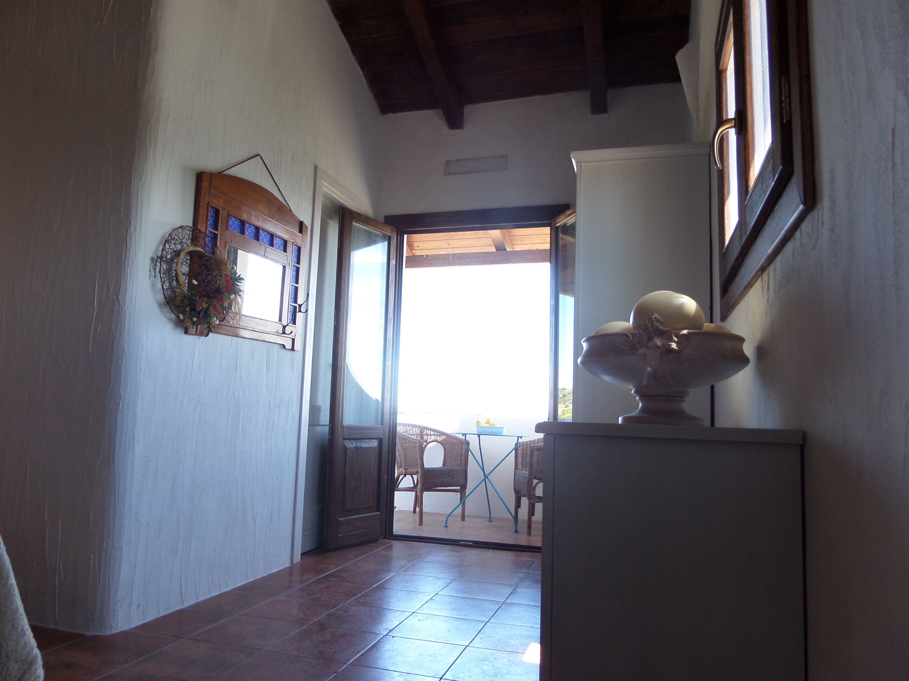 Exclusive villa with swimming pool, 6 km from the sea in a panoramic position