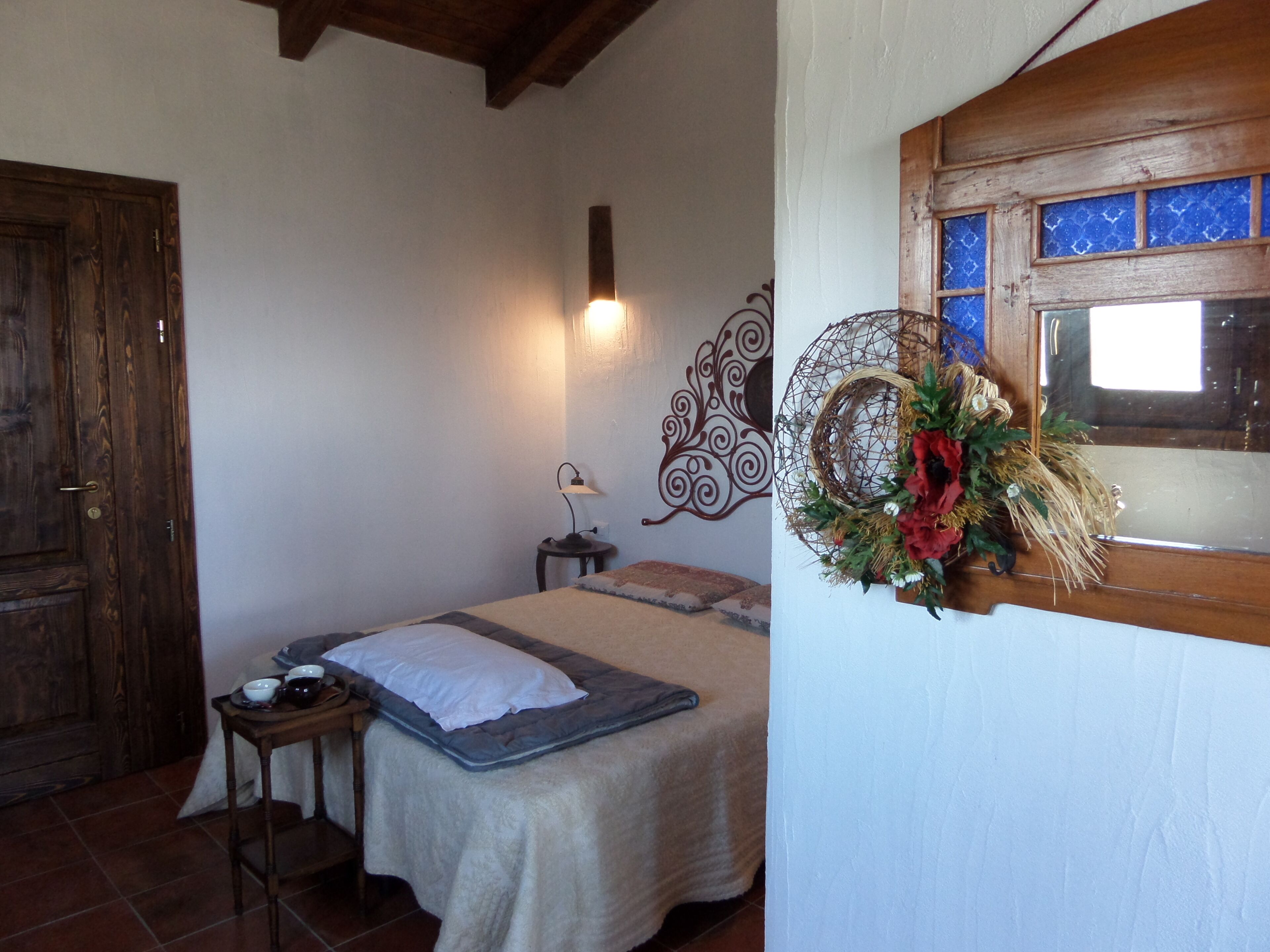 Exclusive villa with swimming pool, 6 km from the sea in a panoramic position