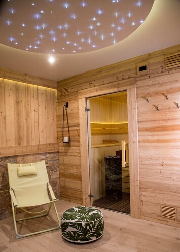Salle de détente avec sauna