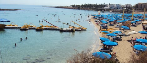 Una spiaggia nelle vicinanze