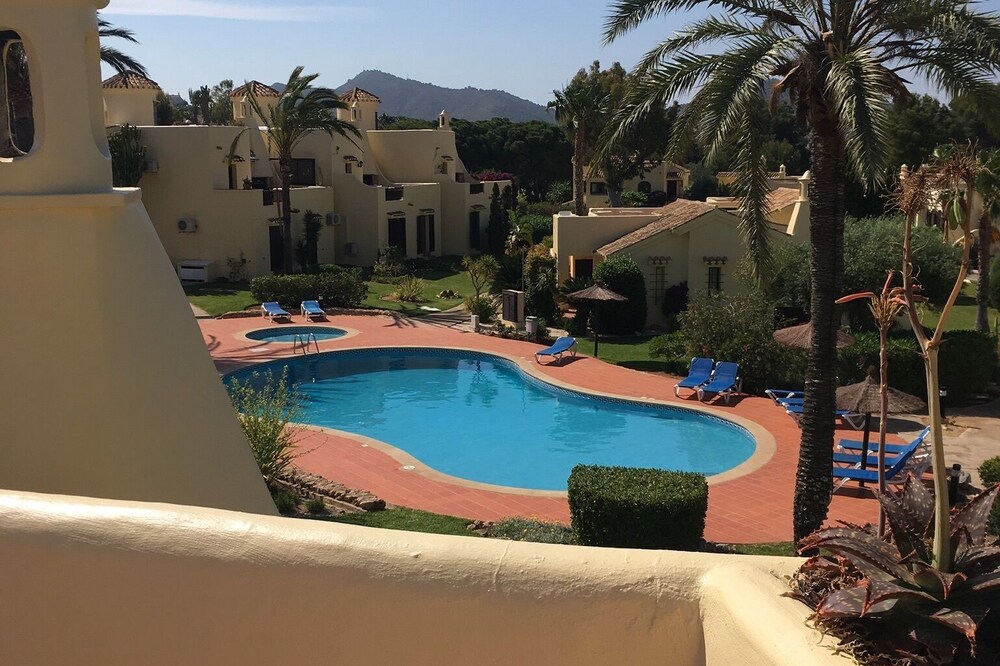 Fabulous El Rancho villa, great views, direct pool access, 3 sun terraces