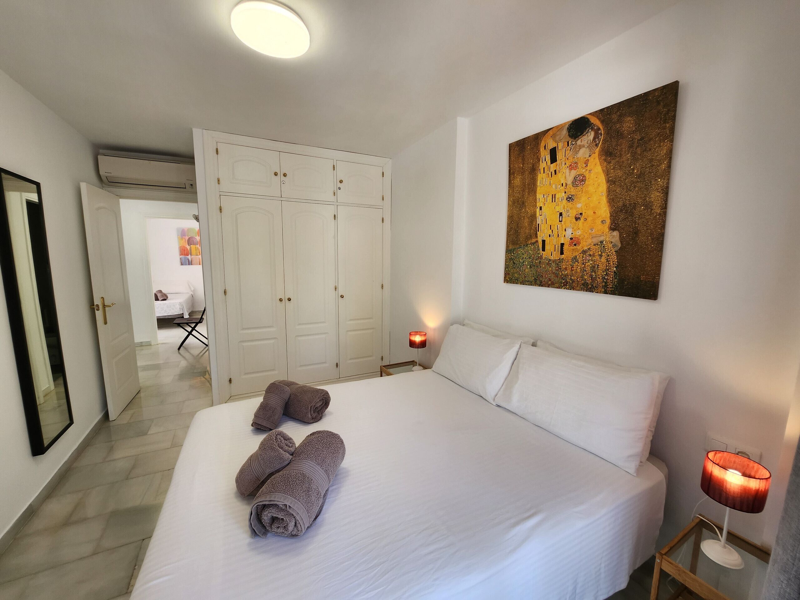 3 slaapkamers, een strijkplank/strijkijzer, gratis wifi, beddengoed