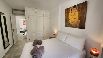 3 slaapkamers, een strijkplank/strijkijzer, gratis wifi, beddengoed