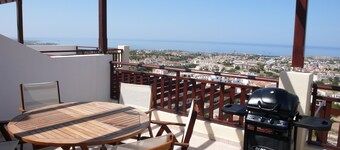 Beautiful 2 Bedroom Penthouse Apartment In Peyia. Communal pool - Free WiFi