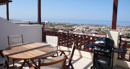 Beautiful 2 Bedroom Penthouse Apartment In Peyia. Communal pool - Free WiFi