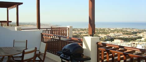 تناول الطعام بالخارج