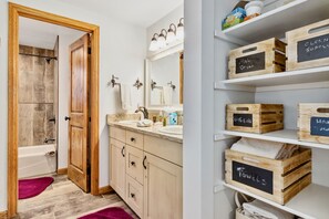 House, 3 Bedrooms | Private kitchen | Microwave, dishwasher, coffee/tea maker, dining tables - Dances With Wolves Vacation At Windcliff 3 Bedroom Home by RedAwning (Estes Park)