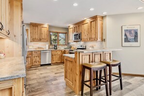 House, 3 Bedrooms | Private kitchen | Microwave, dishwasher, coffee/tea maker, dining tables - Dances With Wolves Vacation At Windcliff 3 Bedroom Home by RedAwning (Estes Park)