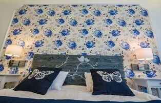 Suite junior | Minibar, caja fuerte, escritorio y cortinas opacas