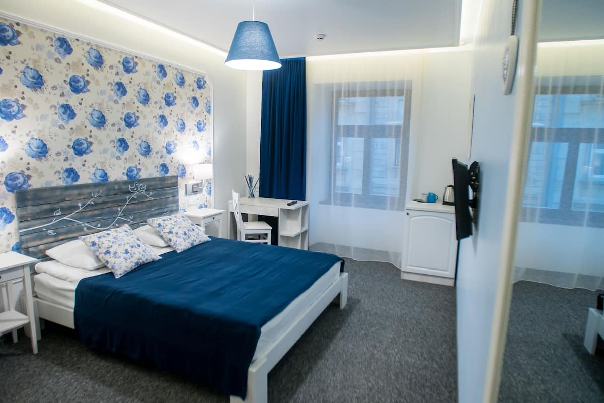 Junior suite | Een minibar, een kluis op de kamer, een bureau, verduisterende gordijnen