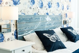 Studio | Minibar, in-room safe, desk, blackout drapes