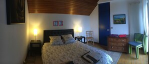 2 habitaciones, escritorio, tabla de planchar con plancha y wifi gratis