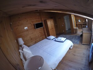 4 chambres, coffres-forts dans les chambres, bureau