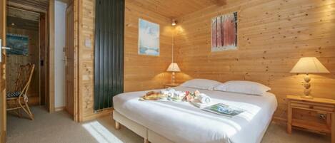 3 habitaciones, escritorio, tabla de planchar con plancha y wifi gratis