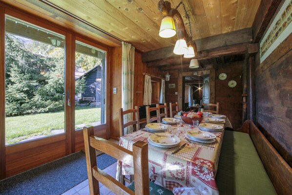 Dining - Chalet Du Croz RJ, Le Tour (Argentière), France (Le Tour (Argentière))