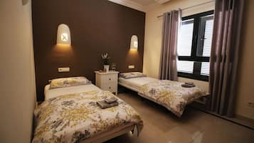 2 chambres, coffres-forts dans les chambres, fer et planche Ă repasser