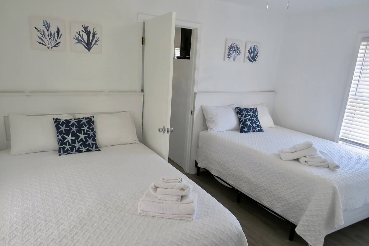 1 bedroom, pillow-top beds, bed sheets