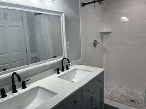 Family Cottage, 4 Bedrooms, 2 Bathrooms, Ocean View | Bathroom | Towels, soap, shampoo, toilet paper - Saltaire Cottages (Kitty Hawk)