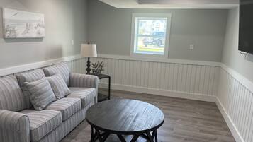 Family Cottage, 4 Bedrooms, 2 Bathrooms, Ocean View | Living area
